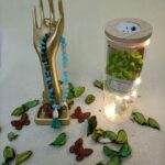 Handmade key chain made of blue and brown stones in a special design.                                                              سلسلة مفاتيح مصنوعة من الأحجار ذات اللون الازرق و البني و منسقة بتصيميم مميز