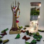 Handmade bracelet of mixed color shiny pearls.                                                              سوار لليد مصنوع يدويا من الالوان البراقة من خرز اللؤلؤ